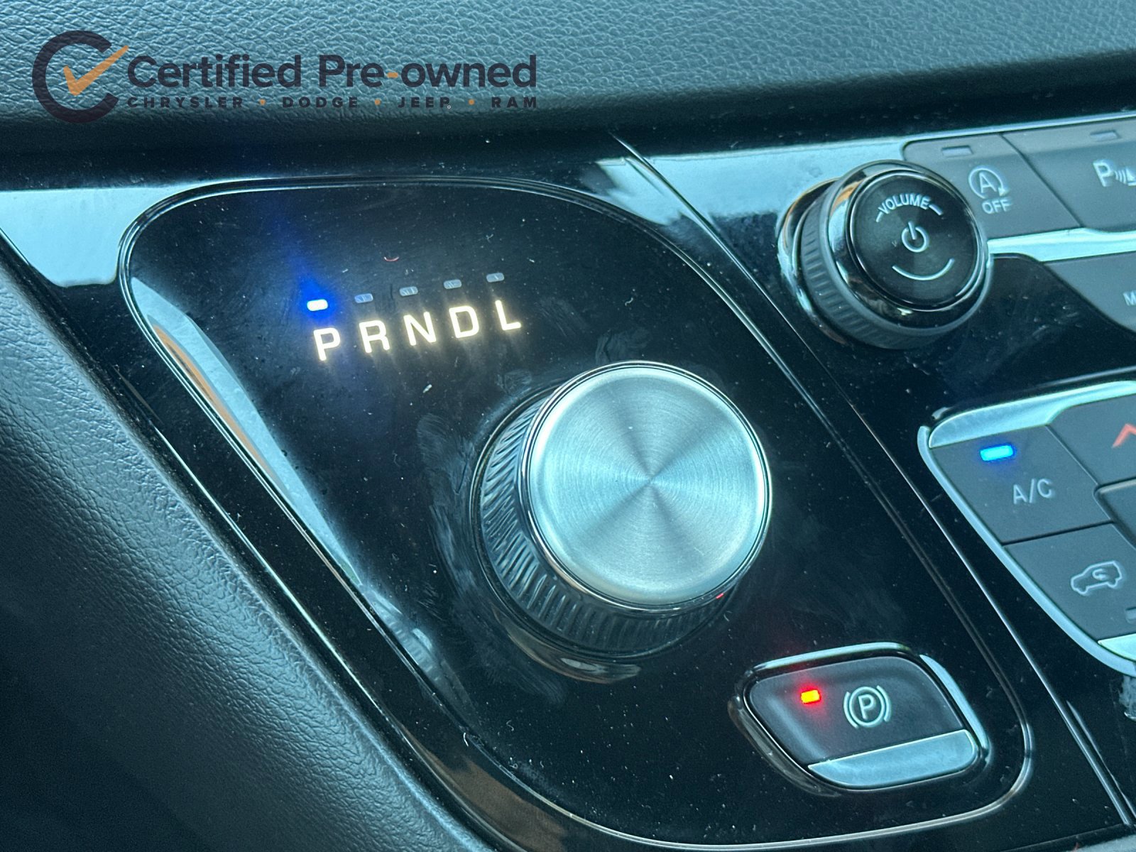 Used 2025 Chrysler Pacifica Select FWD image 23