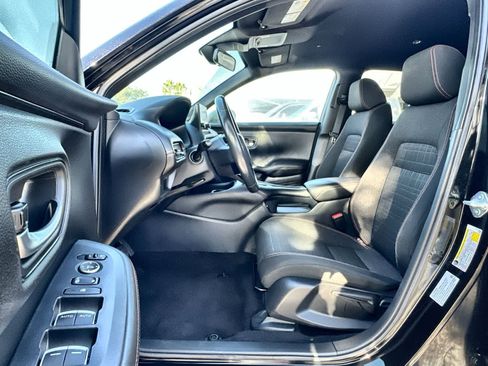 Used 2023 Honda HR-V Sport image 2