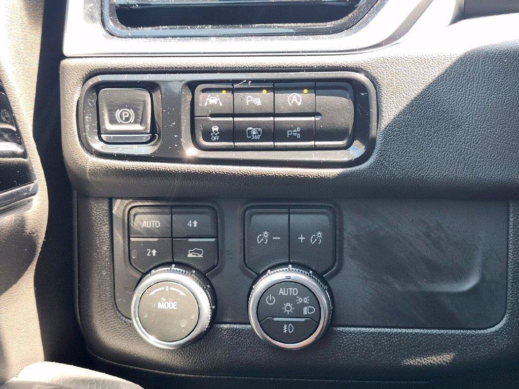 Used 2026 GMC Yukon XL Denali w/ Sun & Power Step Package AWD/4WD image 24