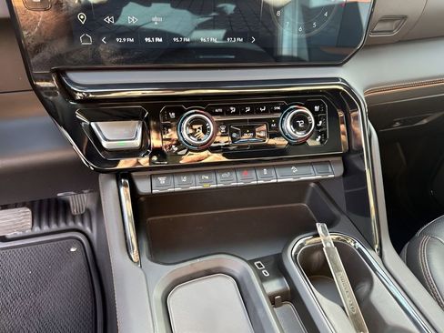 Used 2024 GMC Sierra 2500 AT4 w/ AT4 Premium Plus Package image 35