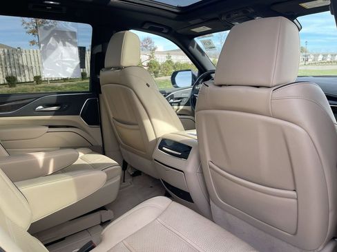 Used 2022 Cadillac Escalade Premium Luxury image 33