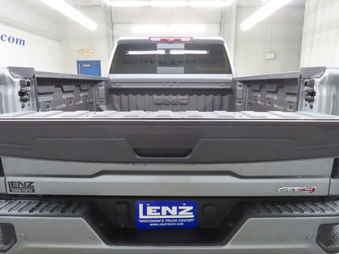 Used 2025 GMC Sierra 2500 AT4 w/ AT4 Premium Plus Package AWD/4WD image 40