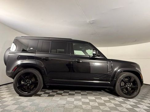 Used 2024 Land Rover Defender 110 X-Dynamic SE image 9