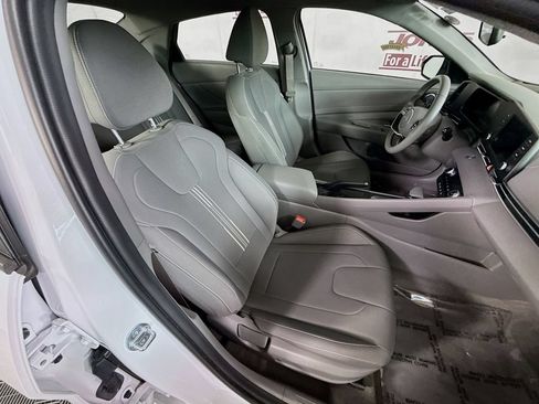 Certified 2025 Hyundai Elantra Sport FWD image 29