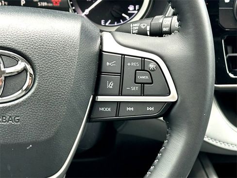 New 2025 Toyota Highlander XLE image 24