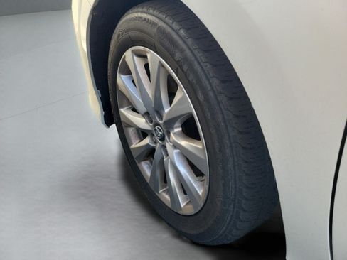 Used 2018 Toyota Camry LE w/ Convenience Package FWD image 30