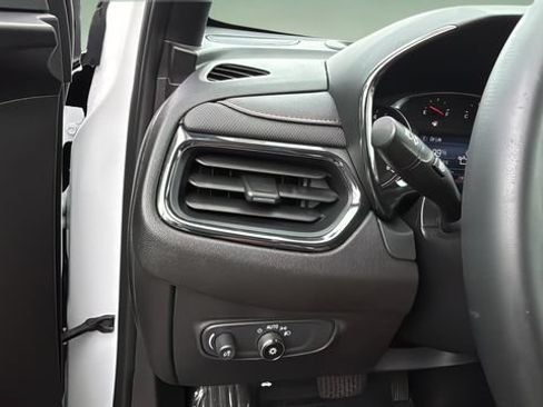 Used 2024 Chevrolet Equinox RS FWD image 21