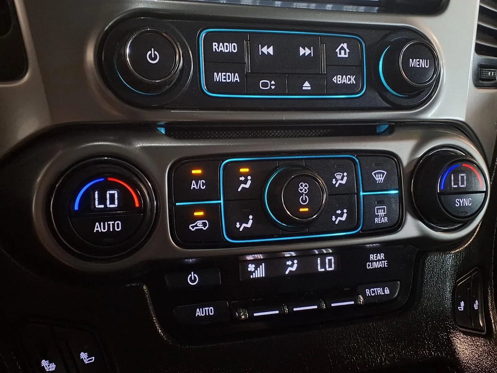 Used 2018 Chevrolet Suburban LT AWD/4WD image 21