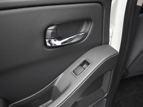 New 2026 Nissan Frontier SV w/ Tow Package image 15