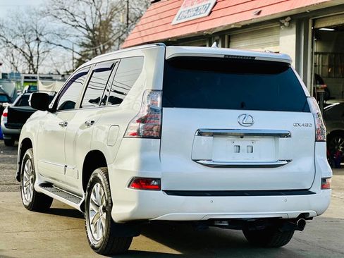 Used 2015 Lexus GX 460 w/ Premium Package image 7
