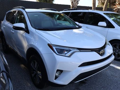 Used 2018 Toyota RAV4 XLE FWD image 6