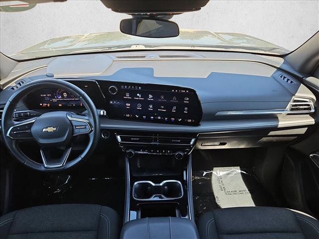 Used 2024 Chevrolet Traverse LT FWD image 16