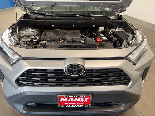 Used 2025 Toyota RAV4 XLE AWD/4WD image 9