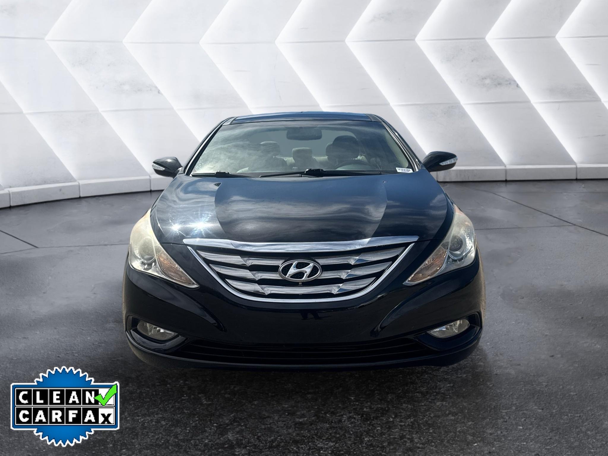 Used 2013 Hyundai Sonata Limited w/ Premium Pkg FWD image 2