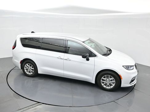 New 2026 Chrysler Pacifica Select image 48