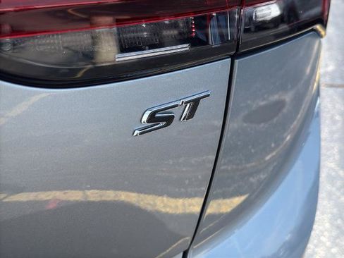 Certified 2023 Buick Envision Essence w/ Sport Touring Package AWD/4WD image 9