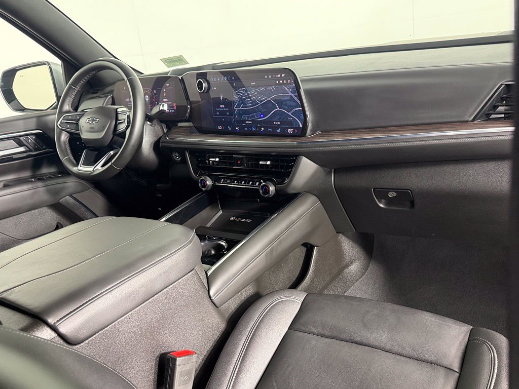 Used 2025 Chevrolet Suburban Z71 AWD/4WD image 15