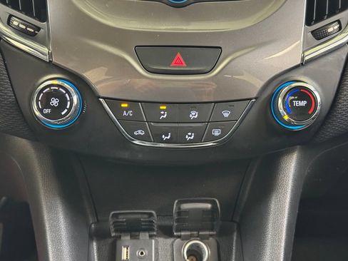 Used 2017 Chevrolet Cruze LT FWD image 41