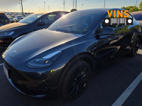 Used 2024 Tesla Model Y Long Range AWD/4WD image 1