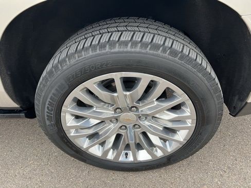 Used 2024 Chevrolet Suburban High Country image 11