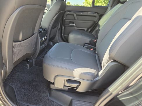 New 2026 Land Rover Defender 130 X-Dynamic SE image 13