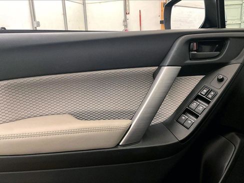 Used 2017 Subaru Forester 2.5i Premium w/ All-Weather Package image 22