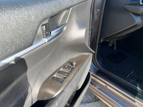 Used 2023 Toyota Camry SE image 12