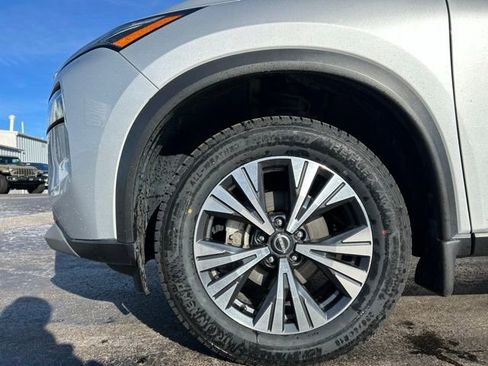 Used 2023 Nissan Rogue SV image 11