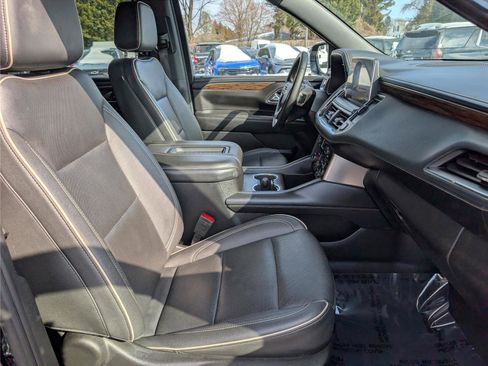 Used 2024 Chevrolet Suburban Premier image 10