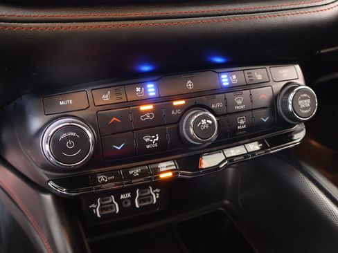 Used 2023 Dodge Durango GT AWD/4WD image 8