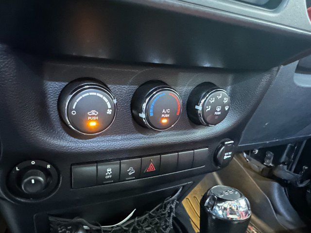 Used 2014 Jeep Wrangler Unlimited Sport w/ Quick Order Package 24S AWD/4WD image 33