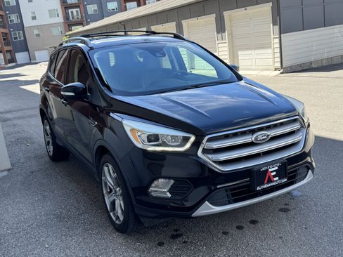 Used 2017 Ford Escape Titanium w/ Equipment Group 301A AWD/4WD image 8