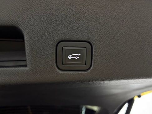 Used 2024 Chevrolet Traverse Z71 AWD/4WD image 11
