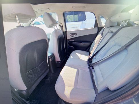 Used 2021 Hyundai Kona Limited w/ Cargo Package FWD image 4