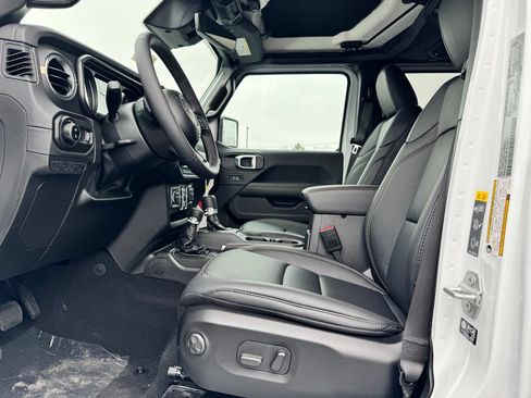 New 2026 Jeep Gladiator Sport AWD/4WD image 17