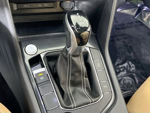 Used 2022 Volkswagen Tiguan SE R-Line image 16