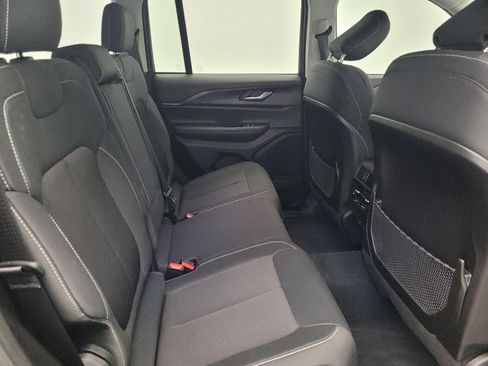 Used 2023 Jeep Grand Cherokee Laredo image 19