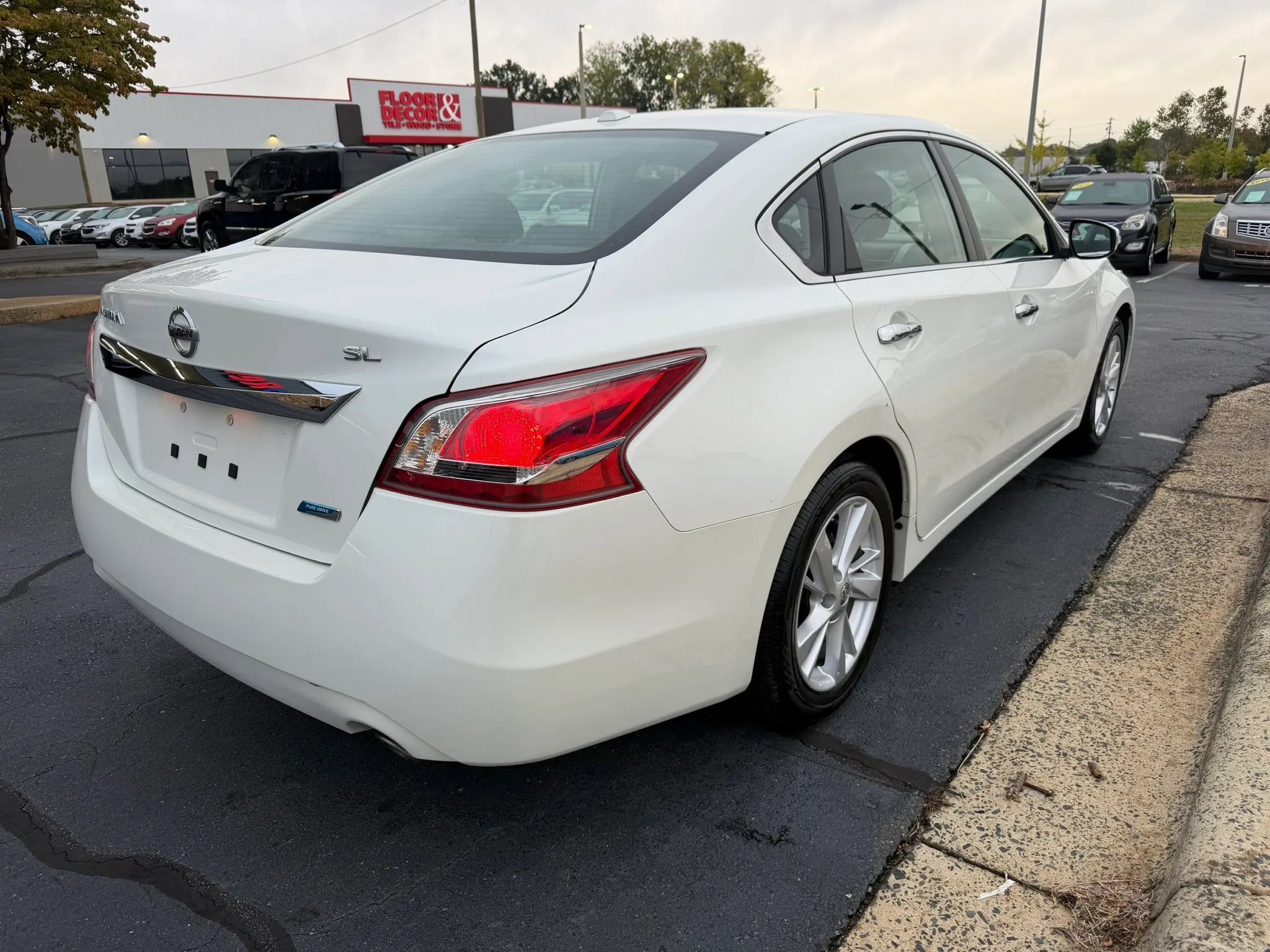 Used 2013 Nissan Altima 2.5 SL FWD image 7