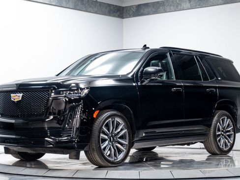 Used 2024 Cadillac Escalade Sport Platinum AWD/4WD image 2