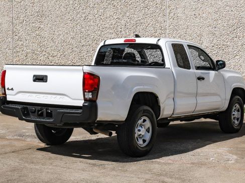 Used 2018 Toyota Tacoma SR image 10