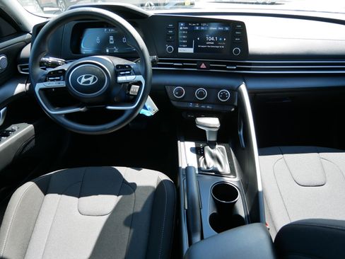 Certified 2026 Hyundai Elantra SE FWD image 10