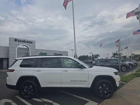 New 2025 Jeep Grand Cherokee L Altitude image 3