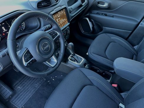 New 2023 Jeep Renegade Latitude w/ Premium Group image 7