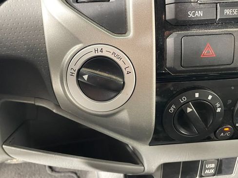 Used 2012 Toyota Tacoma 4x4 Double Cab w/ SR5 Pkg image 9