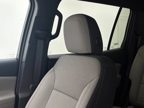 Used 2026 Chevrolet Traverse LT w/ Driver Confidence Package FWD image 46