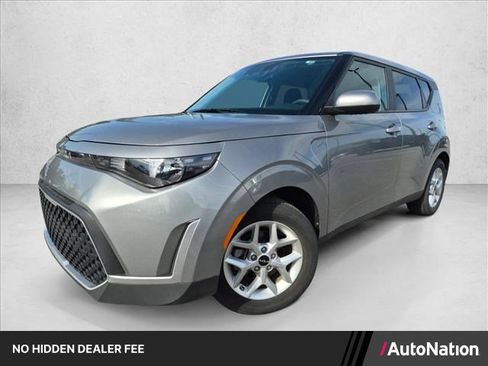 Used 2025 Kia Soul LX w/ LX Technology Package FWD image 1
