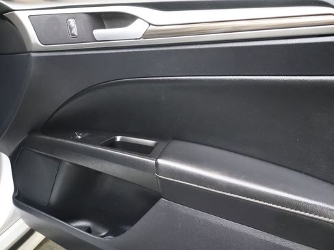 Used 2020 Ford Fusion SEL FWD image 12