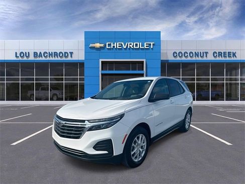 Used 2023 Chevrolet Equinox LS w/ LS Convenience Package image 4
