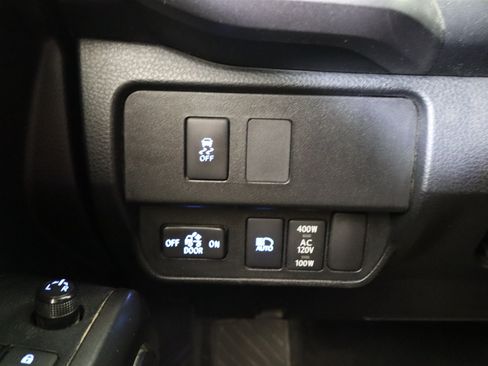 Used 2021 Toyota Tacoma TRD Off-Road w/ TRD Premium Off Road Package AWD/4WD image 33