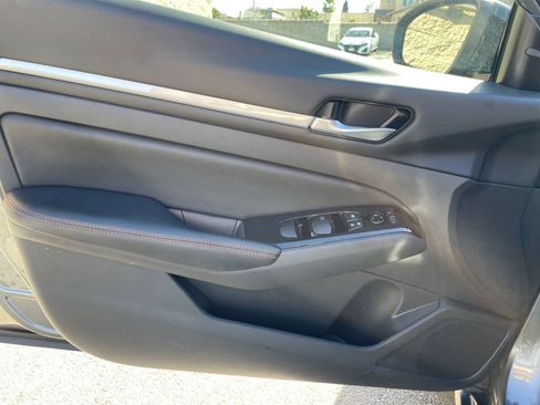 Used 2025 Nissan Altima 2.5 SR image 18